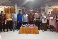 foto istimewa : Sekda Banggai Moh.Ramli Tongko didampingi Camat batui serta Panitia menutup Kegiatan Pekan Mosasautan Batui 2025 Perkuat Identitas dan Kebersamaan Masyarakat