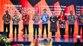 foto istimewa : Bupati Ir H.Amirudin.MM, saat terima penghargaan  bersama Kepala daerah lainnya dan sulteng kabupaten banggai terbaik