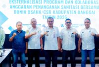 foto istimewa : Sekda banggai Moh Ramli Tongko bersama Sekwan  Bapeda dan para pelaku usaha