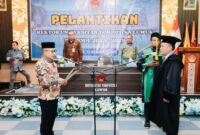 foto istimewa : Bupati banggai Ir H
Amirudin.MM,Saat melantik  Taufik Bidullah Menjadi Rektor Untika 2025 - 2029 