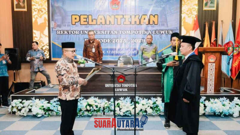 foto istimewa : Bupati banggai Ir H
Amirudin.MM,Saat melantik  Taufik Bidullah Menjadi Rektor Untika 2025 - 2029 