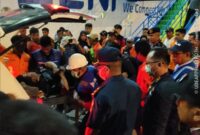 foto istimewa : Saat lakulan evakuasi jenazah penumpang kapal KM tilongkabila oleh Jajaran PELNI Cabang luwuk bersama Tim Maritim pada.pelabuhan luwuk