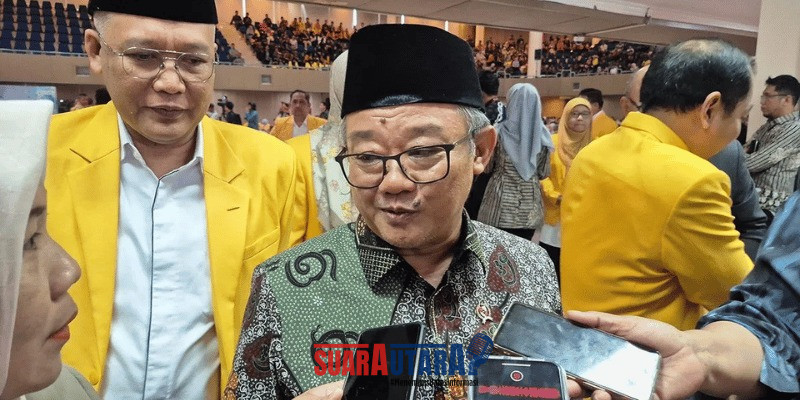 Menteri Pendidikan Dasar dan Menengah, Abdul Mu’ti saat memberikan keterangan kepada wartawan. (Foto: Antaranews)