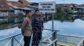 foto istimewa : Humas Polres banggai Kapolres Banggai AKBP Wayan Tinjau Kolam ikan bersama Danposal AL Luwuk