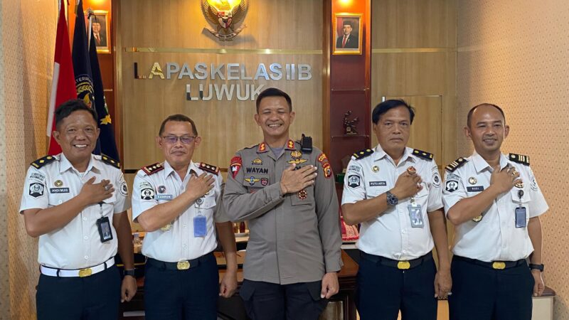 foto istimewa Humas Pores banggai, AKBP Wayan Bersama Kepala Lapas Kles II B Luwuk dan jajarannya 
