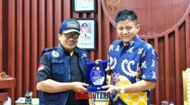 Bupati OKU Timur Terima Penghargaan Nasional Bupati Peduli Radio dan Media Publik 2025 (Foto: Diskominfo)