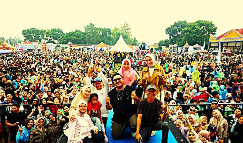 HUT ke-22 OKU Timur, Bupati Lanosin Ajak Warga Perkuat Persatuan Lewat Hiburan Rakyat (Foto:Diskominfo)