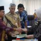 Wakil Rektor III UIN Datokarama Palu, Dr. H. Faisal Attamimi, laksanakan penandatanganan Perjanjian Kerja Sama (PKS) Implementasi Program Beasiswa Berani Cerdas bersama Sekretaris Daerah Provinsi Sulawesi Tengah, Dra. Novalina, M.M., M.I.P.[Foto:HumasUin]