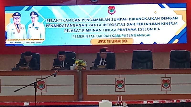 foto istimewa : Bupati Ir H.Amirudin.SP.MP.MM Bersama Wakil Bupati Drs H.Furqanuddin.MM Dan Sekda Banggai Moh Ramli Tongko.S.Sos.ST.M.Si