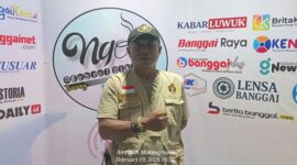 foto istimewa : Ingat Ajudan Berada di Belakang Bukan Sejajar Bupati ingat di belakang Ada Pejabat Lainnya 