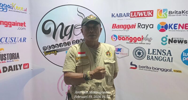 foto istimewa : Ingat Ajudan Berada di Belakang Bukan Sejajar Bupati ingat di belakang Ada Pejabat Lainnya 