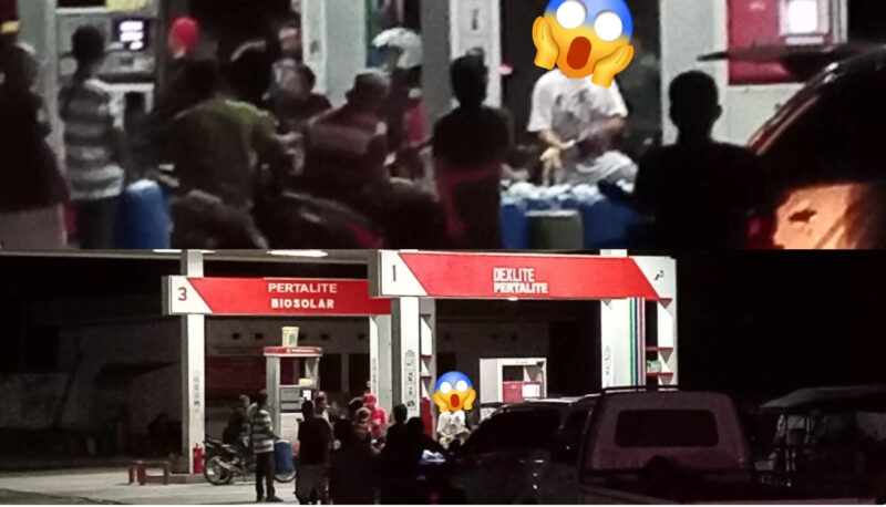 foto istimewa : Tampak Sang Oprator Tembak sedang lakukan pengisian BBM subsidi jenis Solar ke jerigen Oprator Asli hitung uang perjerigen 20ribu per 1 jerigen 35 liter