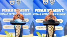 foto istimewa Sekda banggai Moh.Ramli Tongko saat bajakan sambutan Bupati saat pisah sambut