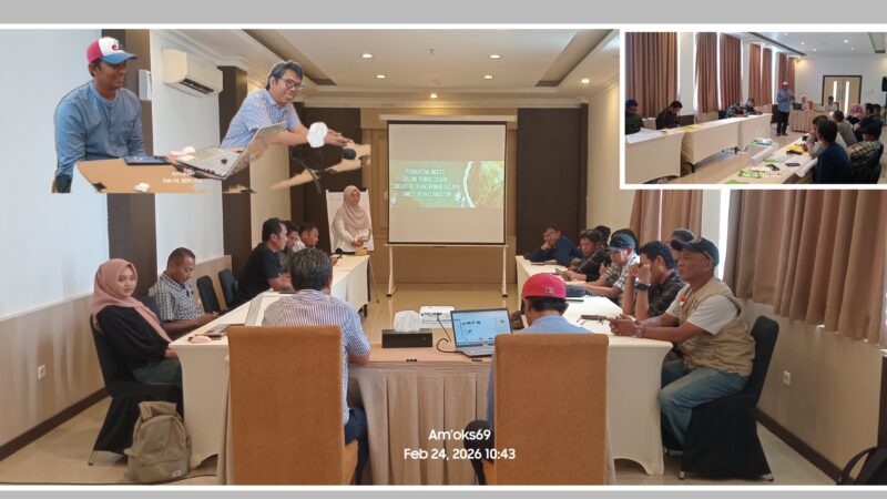 Tim RoaEstore bersama para jurnalis banggai(foto istimewa)