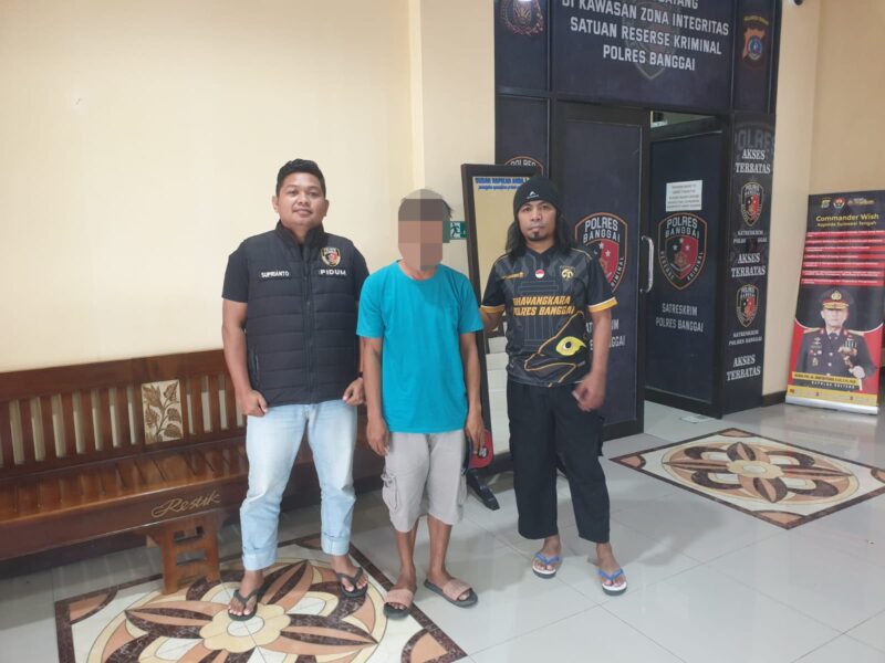 foto istimewa : Saat Pelaku di amankan petugas Polres Banggai