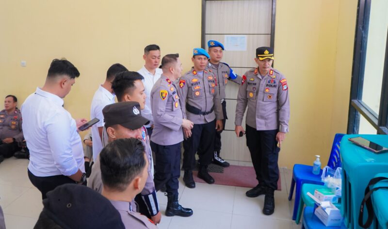 Kapolres dan Wakapolres Banggai Di ikuti Jajarannya Gelar Tes urin