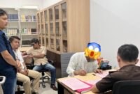 Tim Reskrim polres banggai saat Serahkan pelaku ke kejari