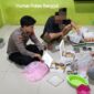 foto istimewa: Saat berbuka petugas gelar buka bersama para Tahanan polres banggai