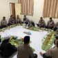 Buka Puasa Bersama Satlantas TOUNA
Setelah pembagian takjil selesai, para anggota berkumpul untuk berbuka puasa dalam kesederhanaan, memperkuat solidaritas internal kesatuan sembari terus mendoakan yang terbaik bagi almarhum rekan sejawat mereka. (Fptp:Ist)