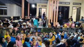 foto istimewa : Anggota DPR-RI Komisi XII. Ir H Beniyanto Tamoreka.ST. saat Reses menyampaikan beberapa hal kinerja pada komisi XII dan mendengarkan keluhan warga 