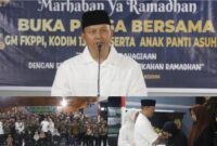 foto istimewa : Dandim 1308/LB Letkol Inf Cepi  bersama Ketua Persit KCK saat Serahkan Bantuan para anak panti asuhan