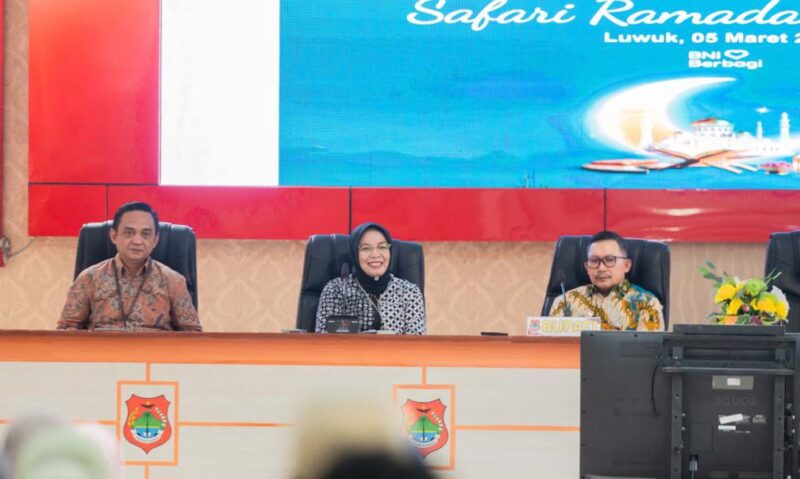 foto istimewa : Bupati Banggai Ir H.Amirudin.SP.MM.MP.AIFO bersama Kepala cabang BNI Luwuk serta jajarannya 