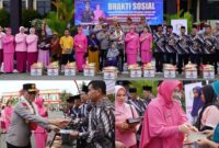 foto istimewa : Kapolda sulteng Irjen Pol. Dr. Endi Sutendi, S.I.K., S.H., M.H., bersama Ketua Bhayangkari Daerah Sulteng, Ny. Maulida Endi Sutendi yang didampingi Kapolres bangga AKBP Wayan Wayracana Aryawan, S.I.K., Ketua Bhayangkari Cabang Banggai Ny. Made Wayan