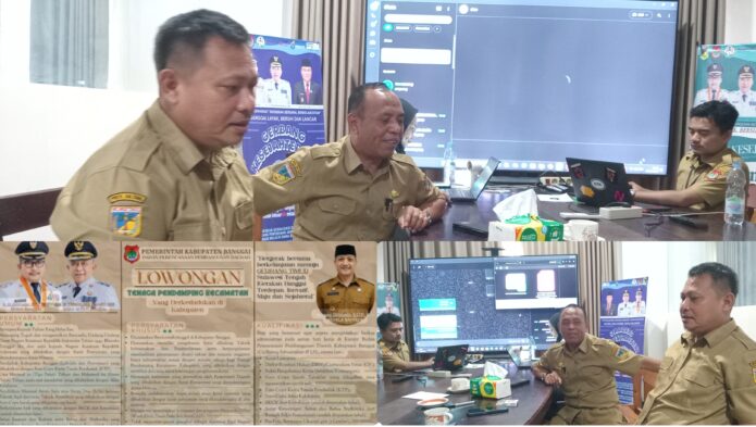 foto istimewa : Sekertaris Bappeda Abdullah Djafar Bersama Kepala Bidang Infrastruktur dan Lingkungan Hidup, Sahbudin Dayanun, ST., M.Eng, memantau langsung proses pemasukan berkas oleh calon Tenaga Pendamping Kecamatan (TPK) di Kantor Bappeda 