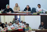 foto istimewa : Ketua Komisi III dan anggota saat Rapat Dengar Pendapat bersama Dinas perdagangan dan Dishub terkait Portal di Pasar simpong