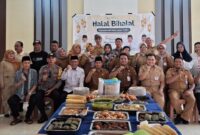 foto istimewa : Lurah Soho Wismoyo.S.Poma.S. STP,Bersama Sekcam Luwuk Suhardi Latado,Lurah Luwuk Syamsudin Talakana, serta para tokoh masyarakat dan Pengurus RT-RW