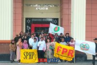 foto istimewa : Direktur LBH-R Firmansyah C. Rasyid, S.H., serta Mey Prawesty dan Iwan Rajasipa, S.H.bersama para masyarakat Desa Loli Oge, Kabupaten Donggala