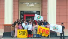 foto istimewa : Direktur LBH-R Firmansyah C. Rasyid, S.H., serta Mey Prawesty dan Iwan Rajasipa, S.H.bersama para masyarakat Desa Loli Oge, Kabupaten Donggala