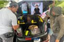 foto istimewa : Tampak Tersanagka Bersama Babuk di hadapan Anggota SatNarkoba polres banggai