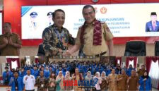 foto istimewa : Sekda Banggai Moh Ramli Tongko.S.Sos.M.Si Bersama Jajaran Sekertariat dan Para Dosen Pembimbingnya 