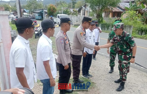 foto istimewa : Saat tiba Kapolsek Kintom Polres Banggai AKP Muh. Zulfikar, S.H Lansung sambut Komandan Korem 132/TDL Brigjen TNI Suntara Wisnu Budi Hidayanta 