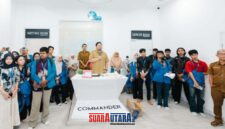 foto istimewa : Saat Kadis DKISP Banggai Lasmana Kulap.saat berikan pengarahan pada Mahasiswa Untad Palu berkunjung ke Comen Center di kantor Bupati