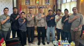 foto istimewa : Kapolres Banggai AKPB Wayan Bersama Kasat Intel dan Perwakilan Mahasiswa Untika 
