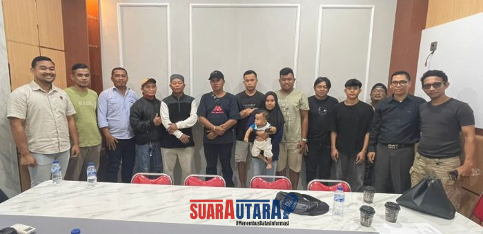 foto istimewa : Didepan Petugas kedua belah pihak saling Bersalaman tandanya sudah berdamai