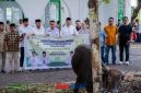 Wabup Banggai Drs H.Furqaniddin.MM,Terima (BAST) donasi hewan kurban 1447 Hijriah dari PT Donggi-Senoro LNG (DSLNG) di halaman Masjid Baitul Ma'muun, Bukit Halimun