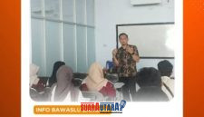 foto istimewa :Dokumentasi Bawaslu, Saat Ketua Bawaslu Banggai Ridwan.SH memberikan pengarahan di hadapan para mahasiswa Unismu Luwuk Fakultas hukum