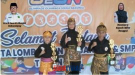 foto istimewa : Tampak tunggal putra, dua atlet MIN 1 Banggai berhasil naik podium. Muh Hafiz Al Farizi Jaliluddin meraih juara kedua, sementara Muh Ghailan Al Khairil berhasil menempati posisi ketiga 