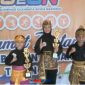 foto istimewa : Tampak tunggal putra, dua atlet MIN 1 Banggai berhasil naik podium. Muh Hafiz Al Farizi Jaliluddin meraih juara kedua, sementara Muh Ghailan Al Khairil berhasil menempati posisi ketiga 
