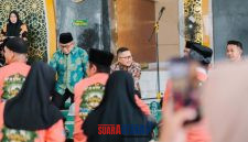 foto istimewa : Bupati Ir H.Amirudin.SP,MP,MM bersama Wabup Drs H.Furqanuddin.MM saat melepas Peserta Khafilah MTQ Banggai