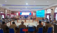 foto istimewa : Saat Bupati banggai IR.H.Amirudin, SP.MP.MM bersama Kepala BPN dan perwakilan Kajari banggai