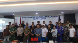 foto istimewa : Kepala KUPP Klas II Luwuk Hasfar bersama Unsur forkopimda serta para pelaku usaha kapal wisata 