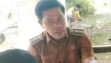 Foto : Camat Una-Una, Burhan Kaseng