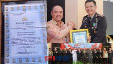 foto istimewa : Insfektur Syafrullah Mambuhu Saat terima Penghargaan Pada Kapolres Banggai Dalam sinergitas Pemberantasan Korupsi