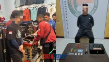 foto istimewa : Saat Tim Narkoba periksa Toko tempat jual pakaian tempat Narkoba