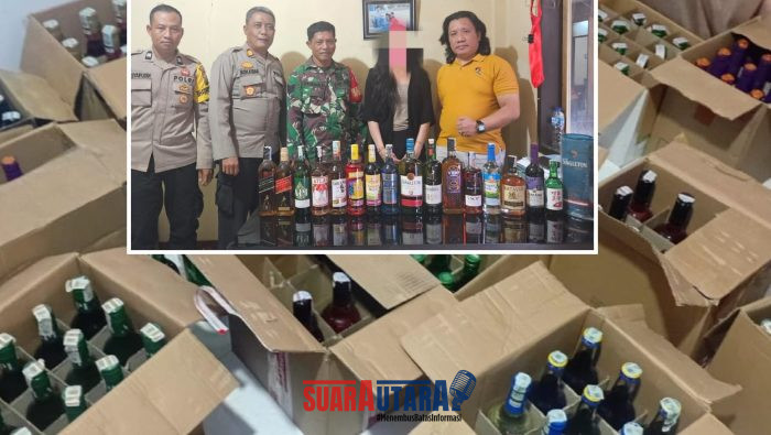 foto istimewa : Kapolsek Liwuk bersama barang bukti miras dari tangan MA di Kos kosannya.