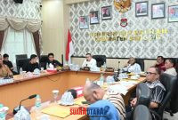 foto istimewa : Bupati Ir.H.Amirudin.SP.MP.MM bersama Wakil Bupati Banggai Drs H.Furqaniddin.MM saat mendengar pemaparan camat toili barat.